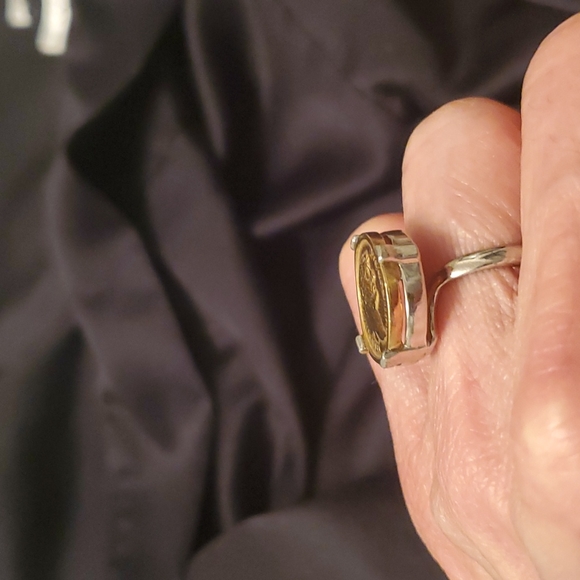 Ring - Picture 3 of 4